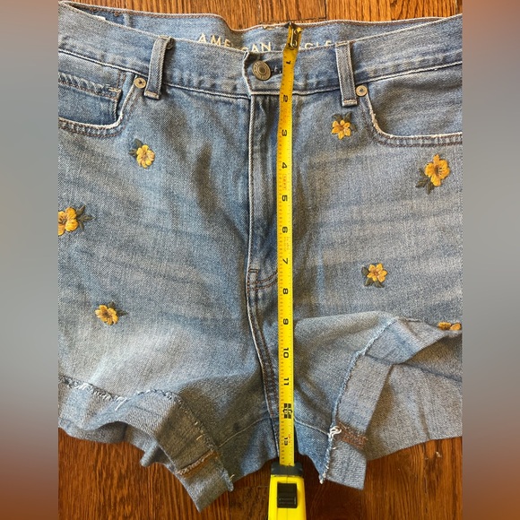 American Eagle embroidered flower printed mom shorts size 10 - Picture 8 of 8